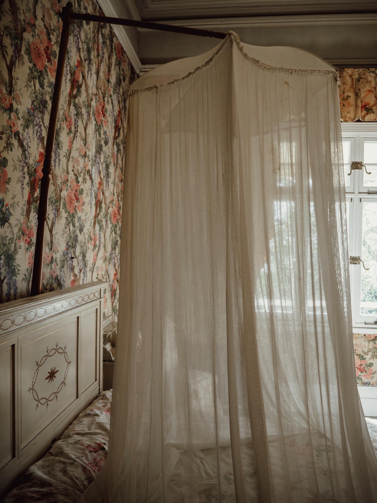 Honeymoon Cottage Suite — private corner with warm lighting